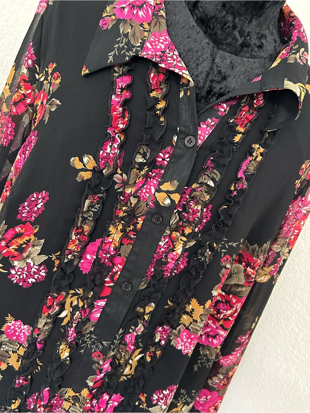 Koret Woman Plus Size 20W Black Floral Ruffle Button Front Blouse Top - Picture 5 of 10